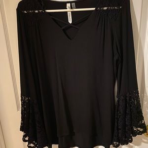 NY Collection Women’s Bell Sleeve Blouse.